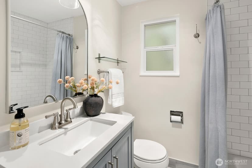Property photo for 4037 30th Avenue W, Seattle photo 12