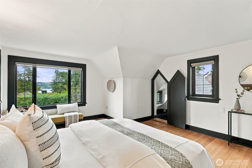 Property photo for 7944 Seward Park Avenue S, Seattle photo 18