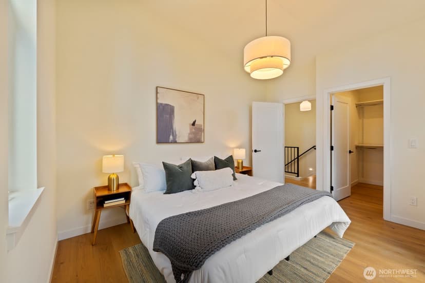 Property photo for 815 NE 100th Street, Seattle photo 11