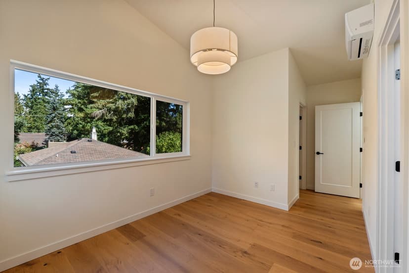 Property photo for 815 NE 100th Street, Seattle photo 14