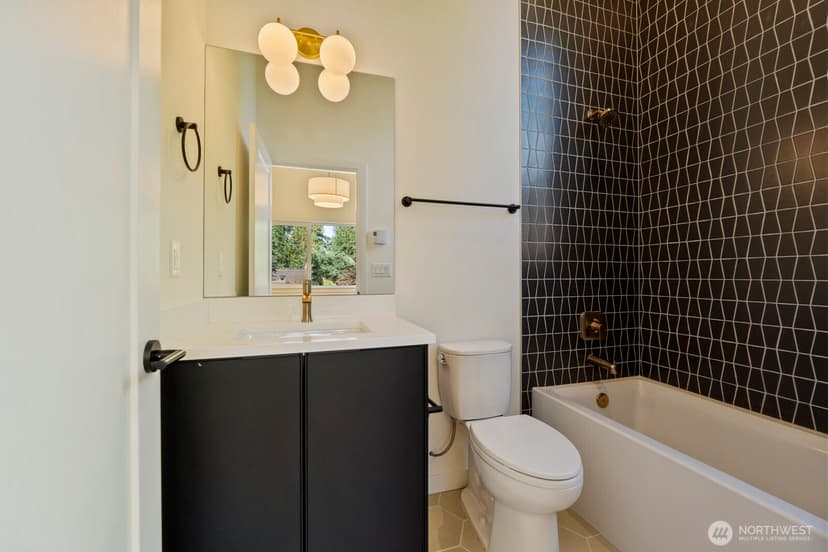 Property photo for 815 NE 100th Street, Seattle photo 16