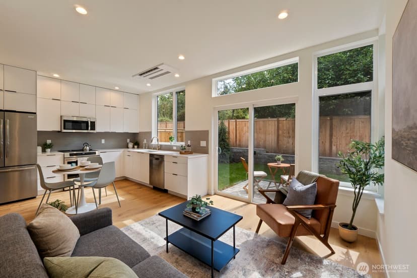 Property photo for 815 NE 100th Street, Seattle photo 8