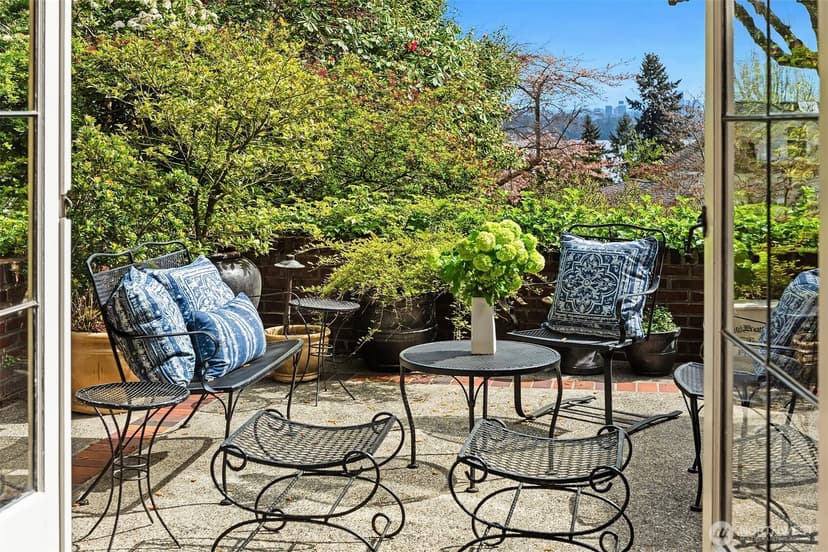 Property photo for 115 Dorffel Drive E, Seattle photo 14