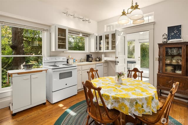 Property photo for 522 Dayton Street, Edmonds photo 5