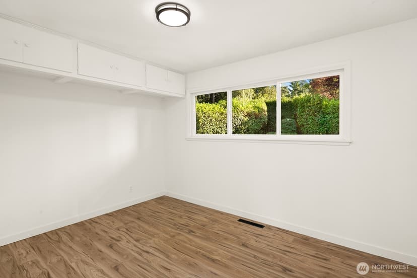 Property photo for 6633 NE Arrowhead Drive, Kenmore photo 15