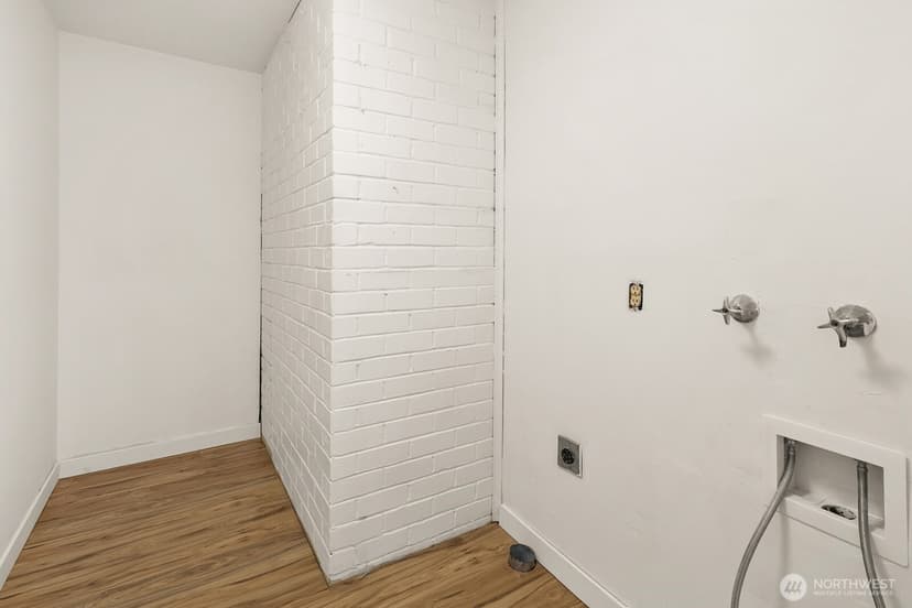 Property photo for 6633 NE Arrowhead Drive, Kenmore photo 9