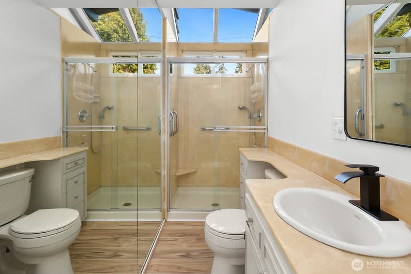 Property photo for 6633 NE Arrowhead Drive, Kenmore photo 14