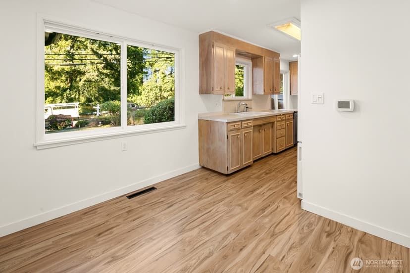 Property photo for 6633 NE Arrowhead Drive, Kenmore photo 6