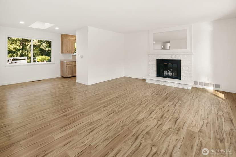 Property photo for 6633 NE Arrowhead Drive, Kenmore photo 5