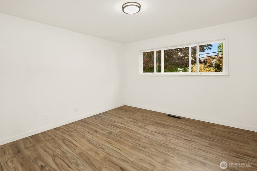 Property photo for 6633 NE Arrowhead Drive, Kenmore photo 13