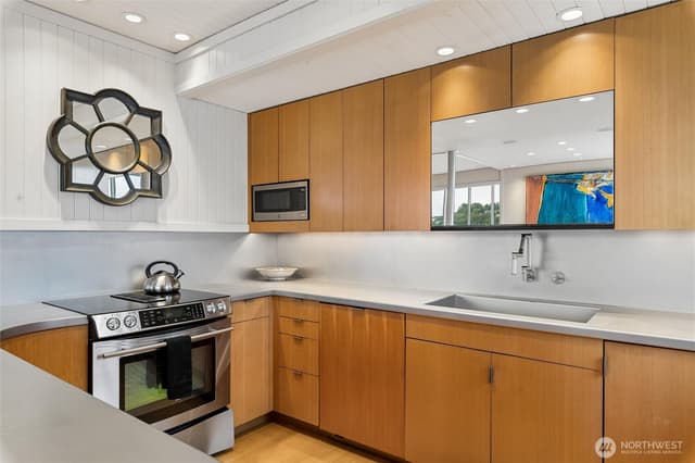 Property photo for 2017 Fairview Avenue E #I, Seattle photo 5