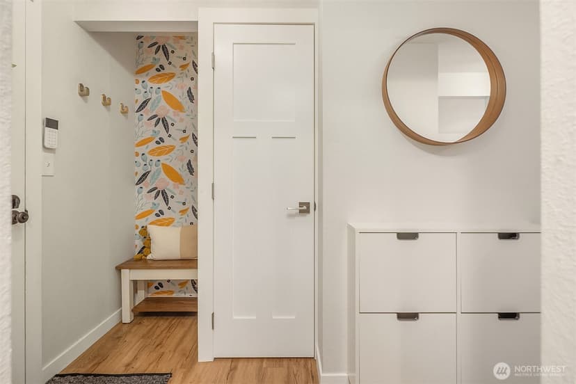 Property photo for 11556 Greenwood Avenue N #102, Seattle photo 15