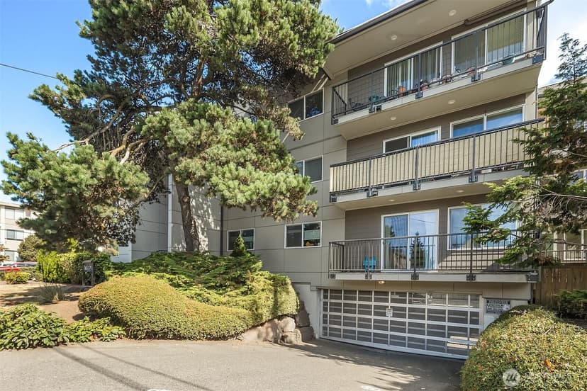 Property photo for 11556 Greenwood Avenue N #102, Seattle