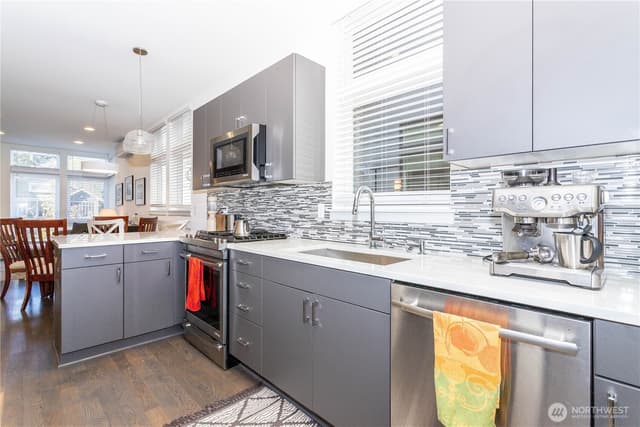 Property photo for 2112 3rd Avenue N #C, Seattle photo 5