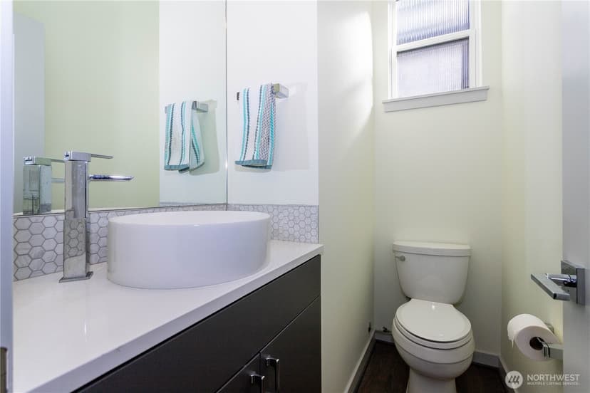 Property photo for 2112 3rd Avenue N #C, Seattle photo 16