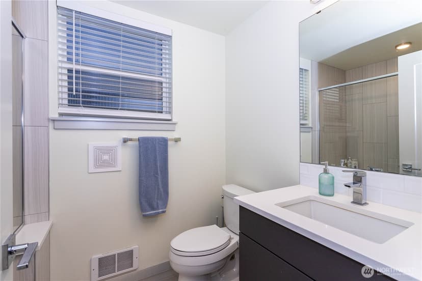 Property photo for 2112 3rd Avenue N #C, Seattle photo 17