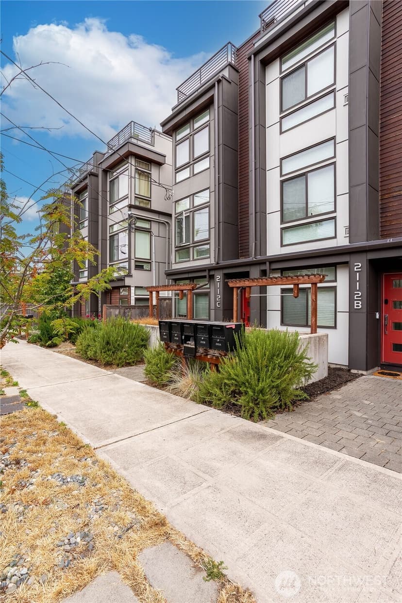 Property photo for 2112 3rd Avenue N #C, Seattle photo 26