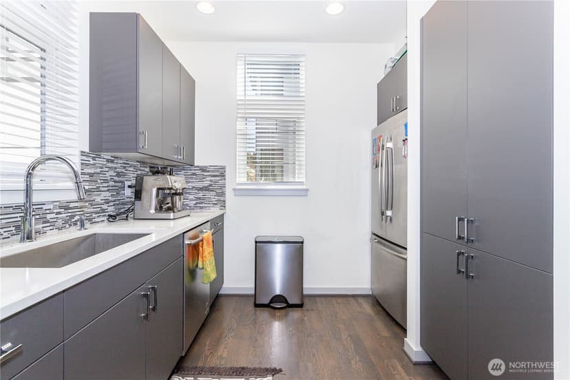 Property photo for 2112 3rd Avenue N #C, Seattle photo 4