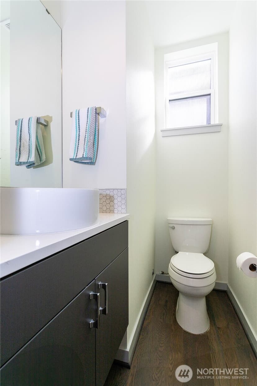 Property photo for 2112 3rd Avenue N #C, Seattle photo 11