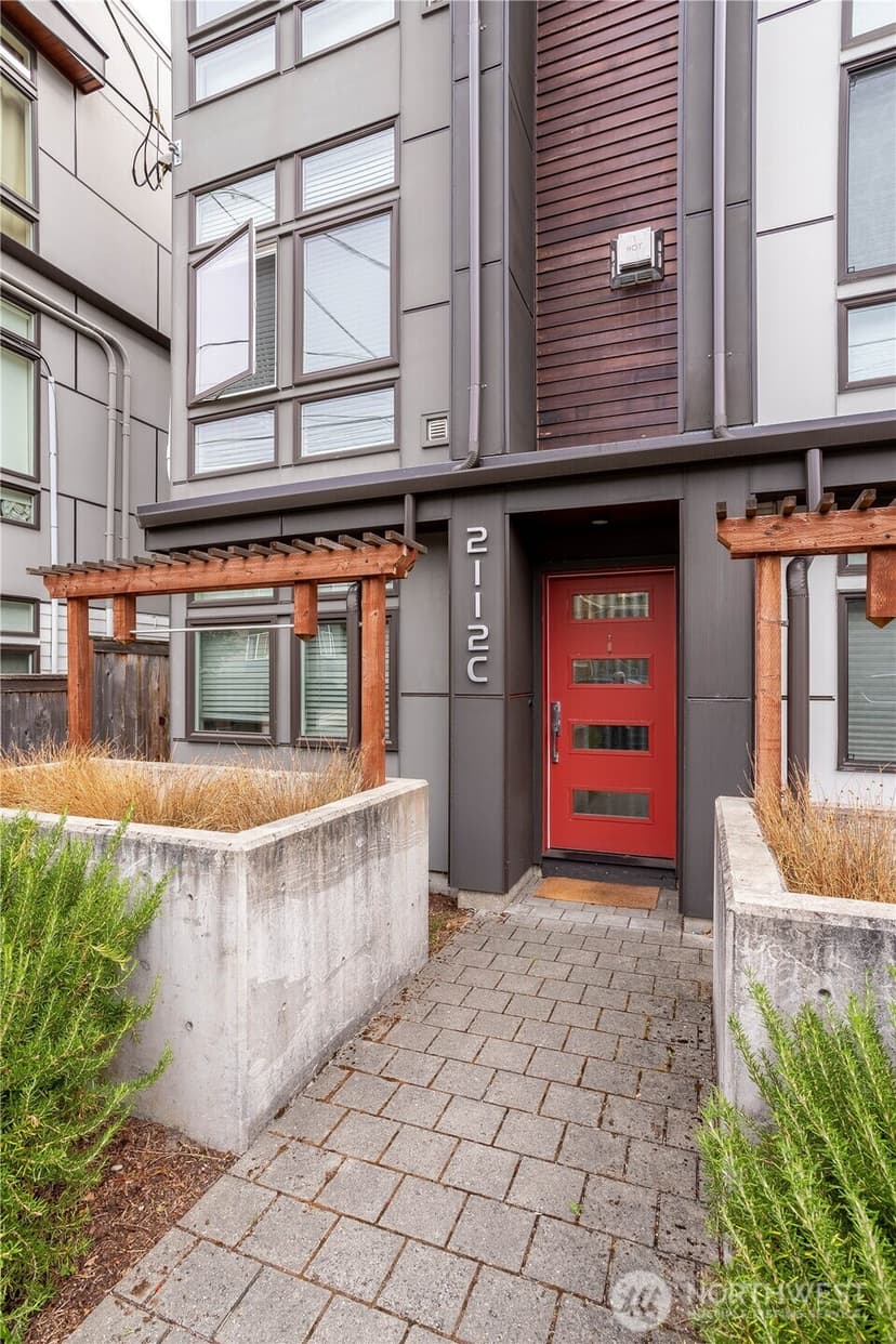 Property photo for 2112 3rd Avenue N #C, Seattle