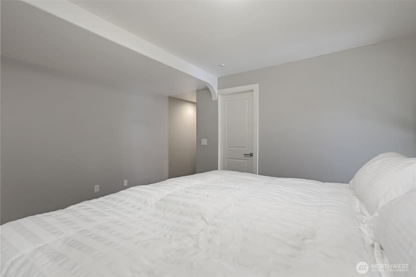Property photo for 10903 Glen Acres Drive S #B, Seattle photo 22