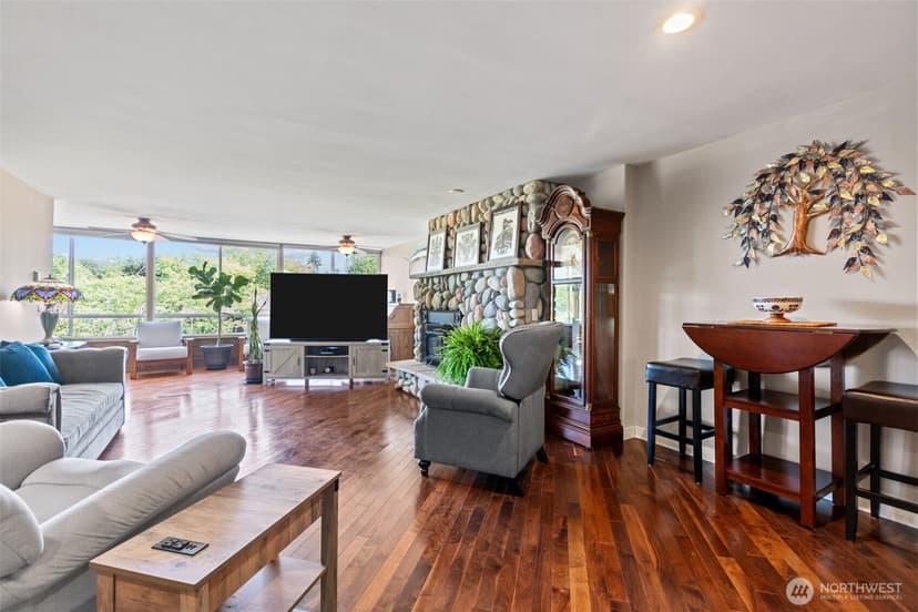Property photo for 10903 Glen Acres Drive S #B, Seattle photo 4