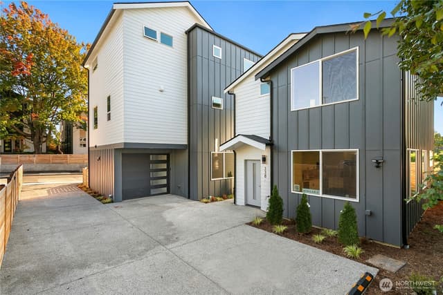 Property photo for 338 NE 90th Street, Seattle photo 2