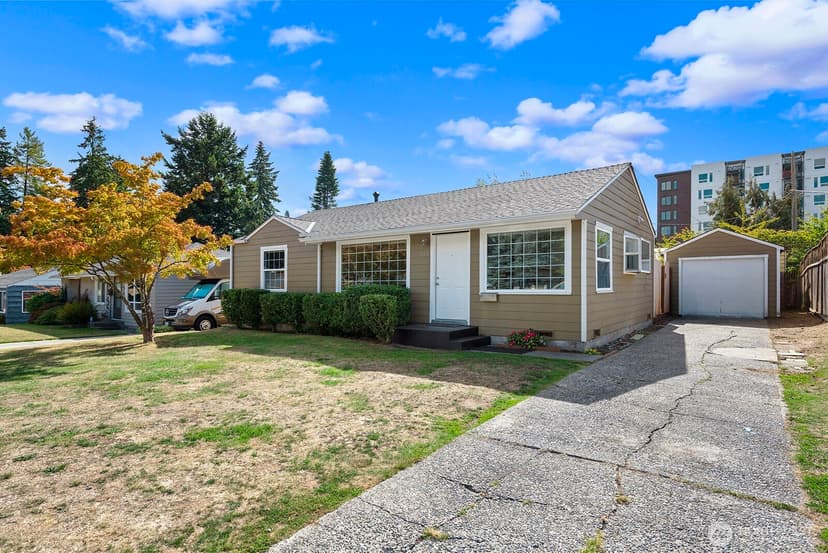 Property photo for 829 NE 189th Street, Shoreline