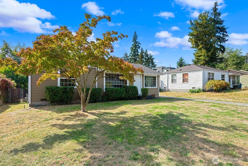 Property photo for 829 NE 189th Street, Shoreline photo 2