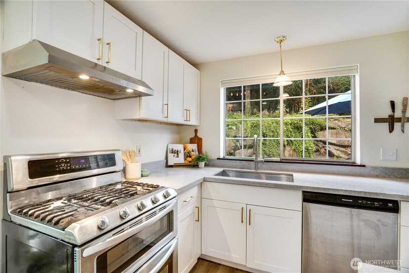Property photo for 3612 Nassau Avenue NE, Tacoma photo 12