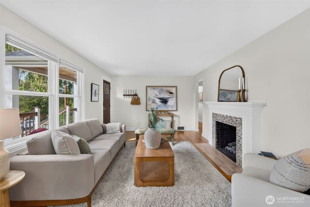 Property photo for 7726 30th Avenue NE, Seattle photo 3