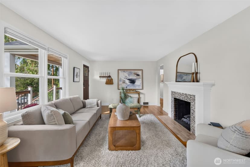 Property photo for 7726 30th Avenue NE, Seattle photo 3