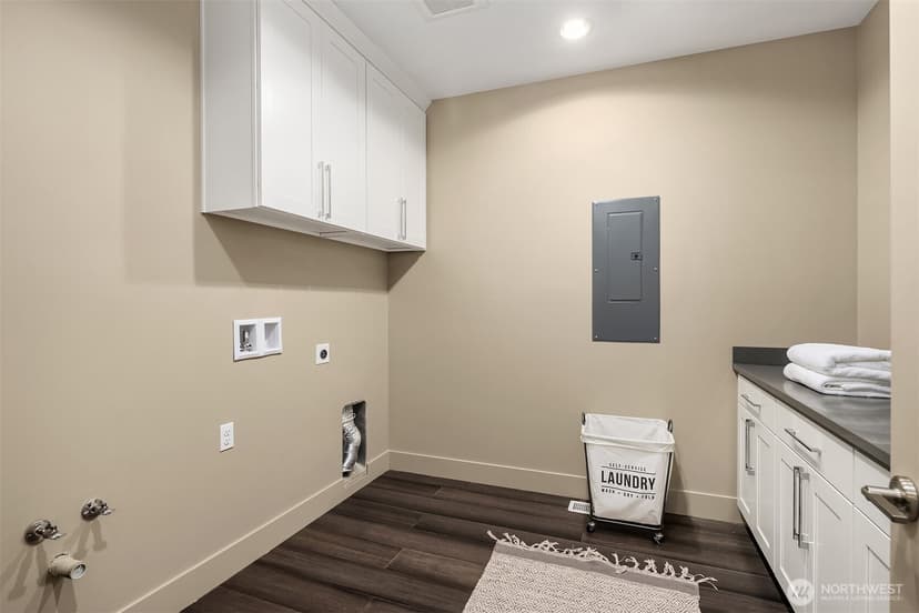Property photo for 4025 Burton Place W, Seattle photo 31