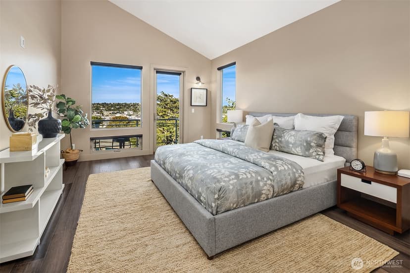 Property photo for 4025 Burton Place W, Seattle photo 15