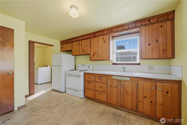 Property photo for 9216 30th Avenue SW, Seattle photo 3
