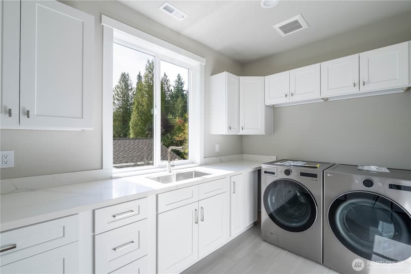 Property photo for 3316 102nd Avenue NE, Bellevue photo 16