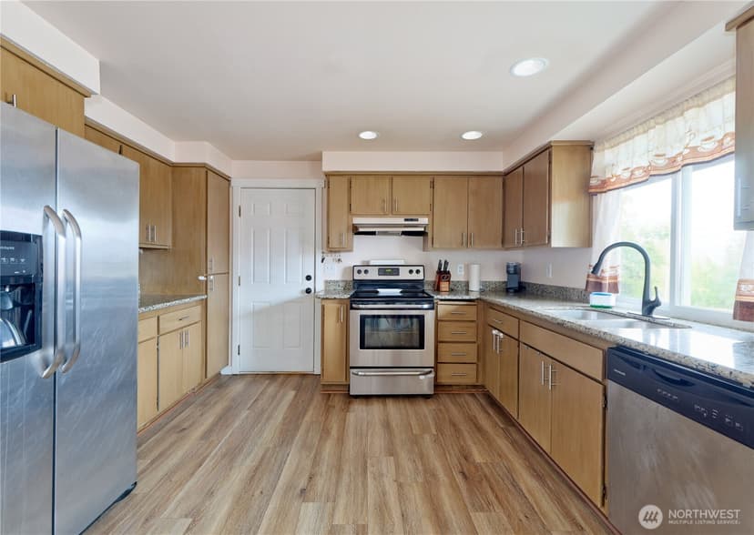 Property photo for 5902 Broadway, Everett photo 6