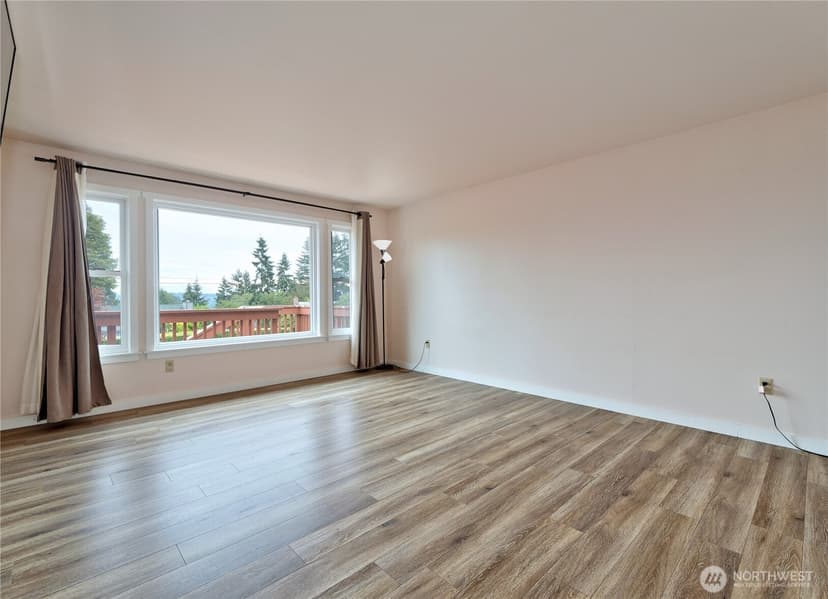 Property photo for 5902 Broadway, Everett photo 10