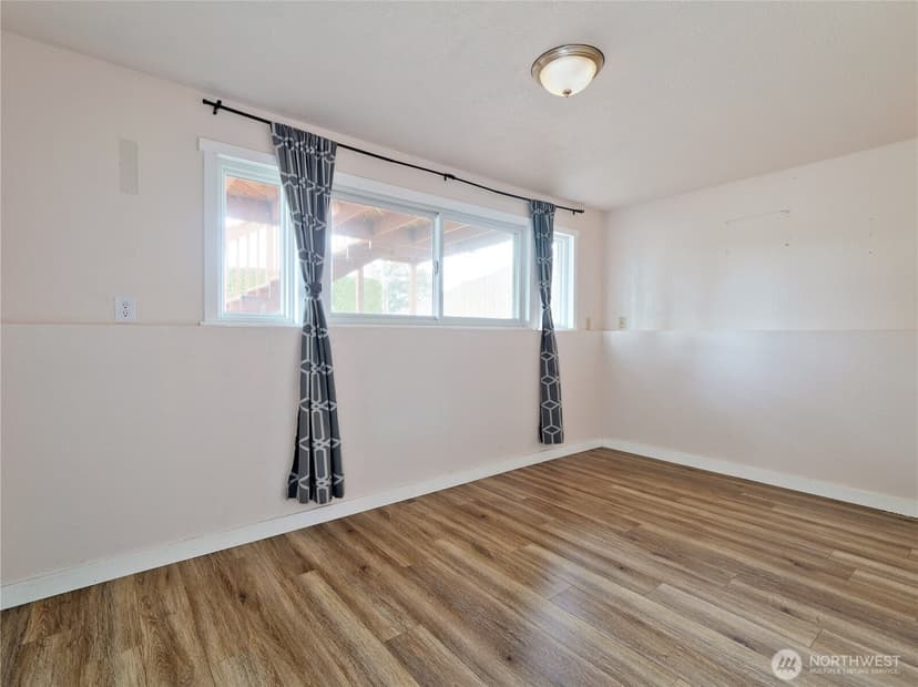 Property photo for 5902 Broadway, Everett photo 17