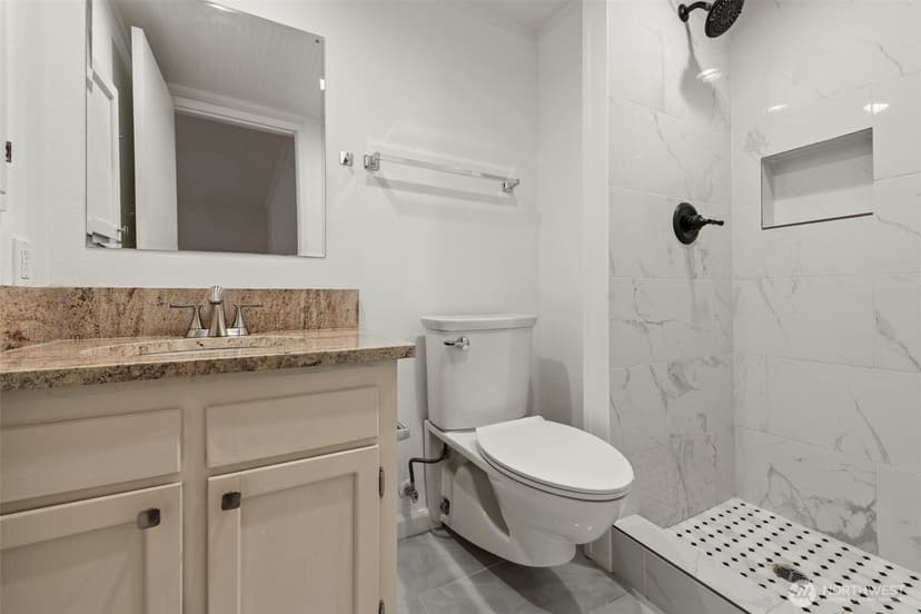Property photo for 1605 5th Avenue N #102, Seattle photo 12