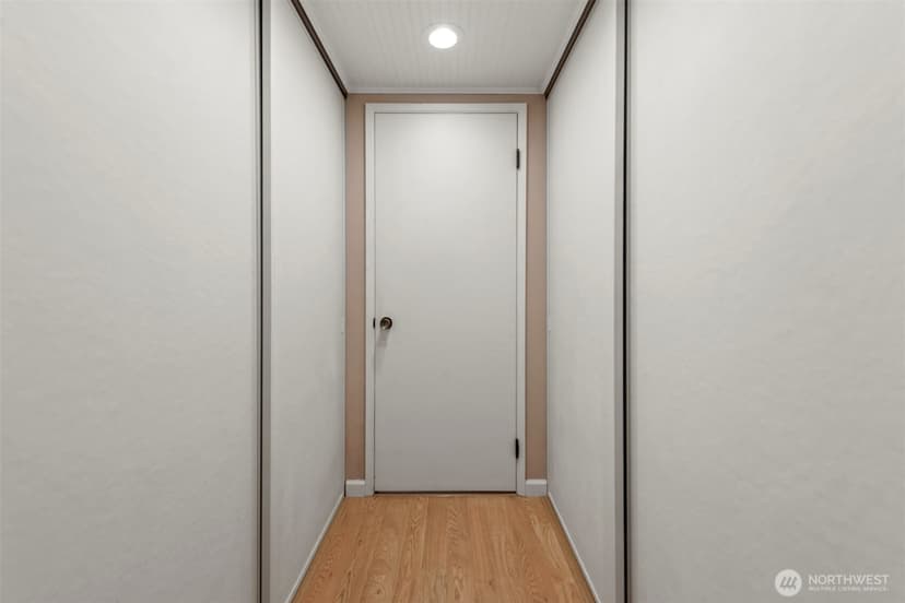 Property photo for 1605 5th Avenue N #102, Seattle photo 13