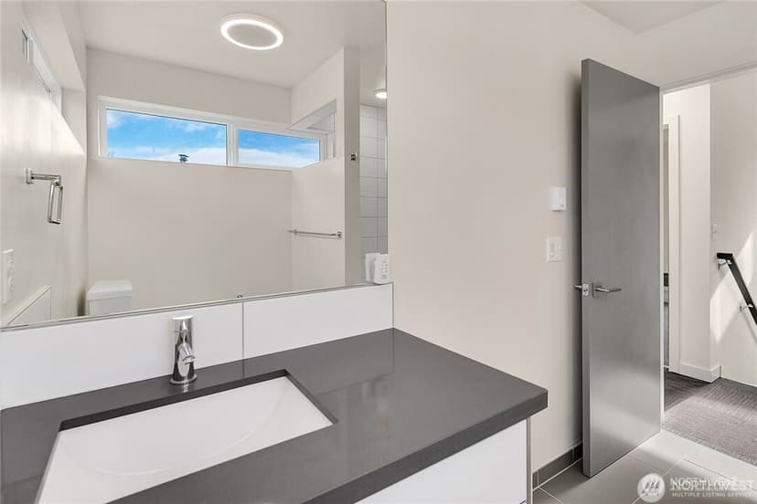 Property photo for 809 NE 48th Street, Seattle photo 7
