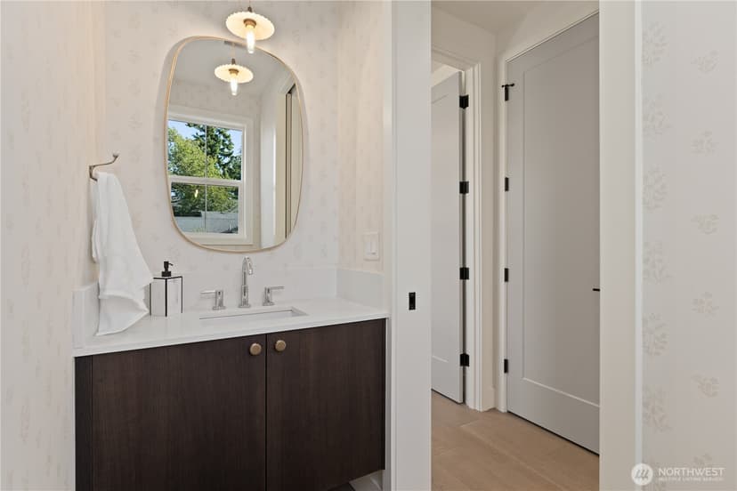 Property photo for 3243 13th Avenue W, Seattle photo 15