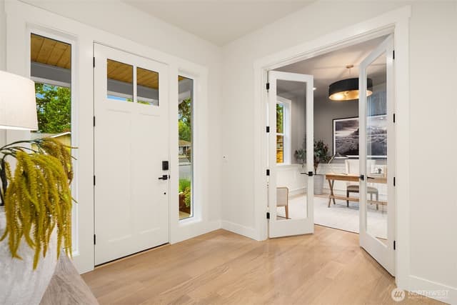 Property photo for 816 165th Avenue NE, Bellevue photo 5