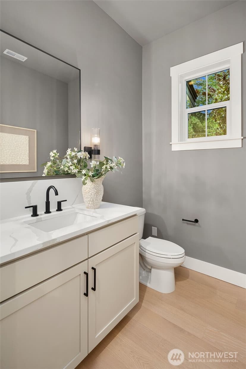 Property photo for 816 165th Avenue NE, Bellevue photo 17