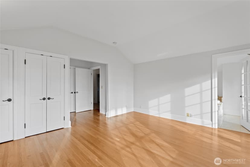 Property photo for 1435 Newport Way, Seattle photo 14