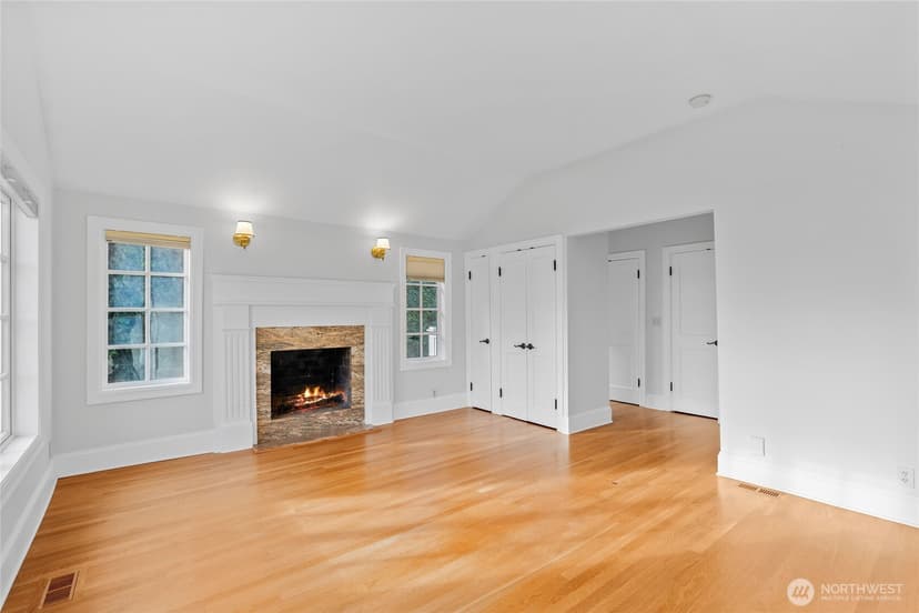 Property photo for 1435 Newport Way, Seattle photo 15