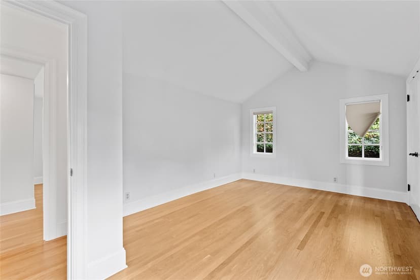 Property photo for 1435 Newport Way, Seattle photo 19