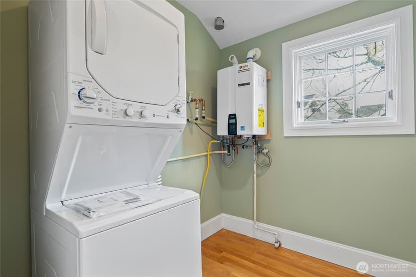 Property photo for 1435 Newport Way, Seattle photo 25