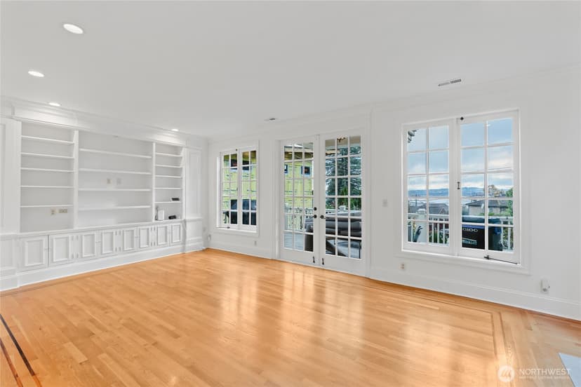 Property photo for 1435 Newport Way, Seattle photo 10